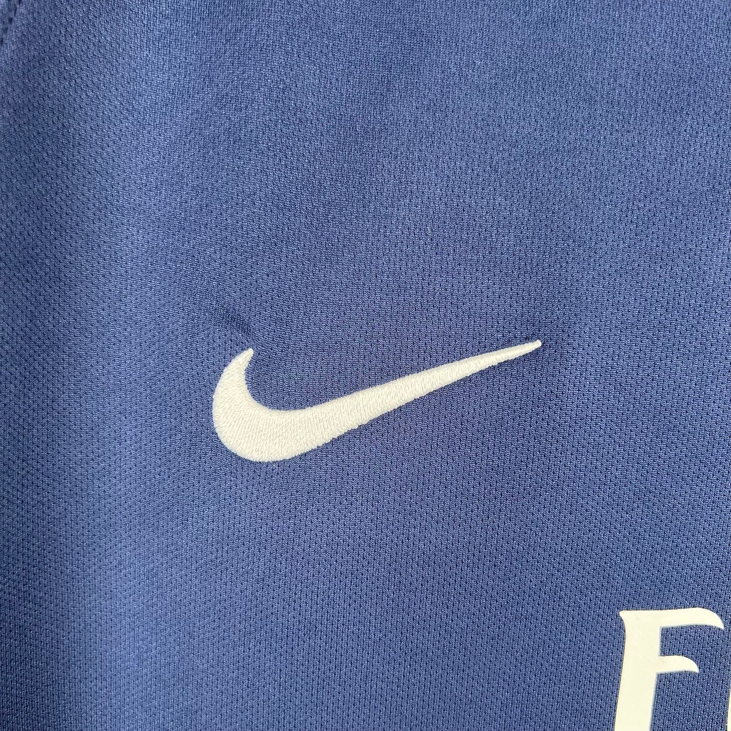 PSG “Fly Emirates” 2016–17 — Camiseta home Nike azul marino (mangas burdeos)