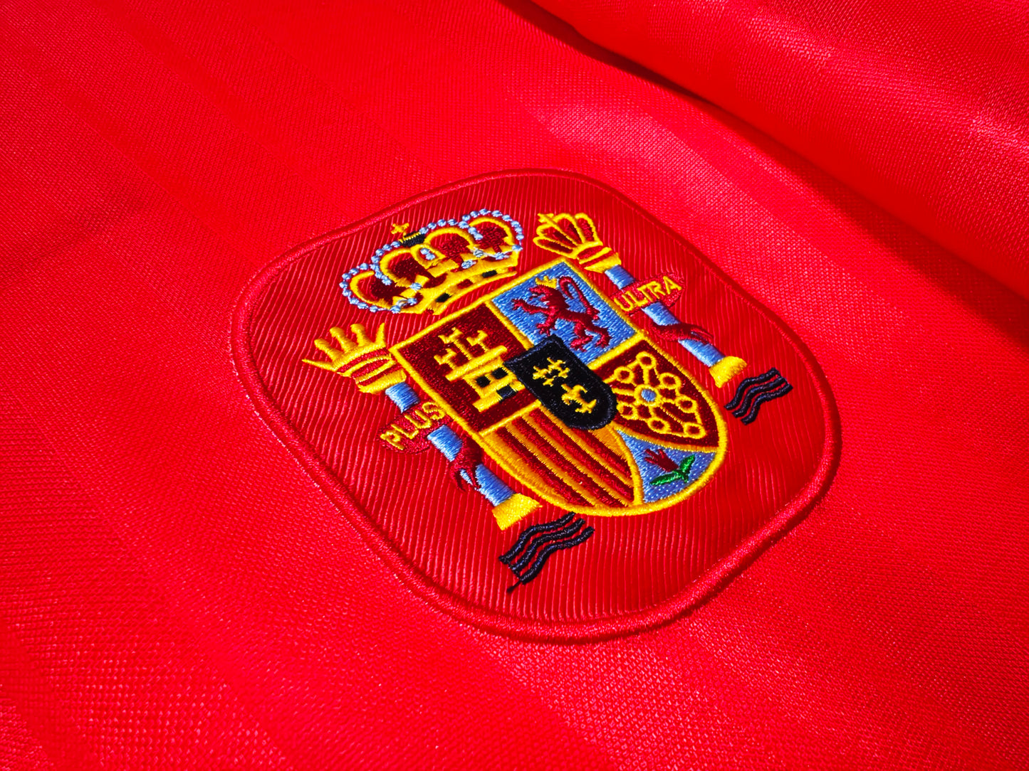 Camiseta España adidas Home 1994–1996 (USA ’94) | Roja con franja de rombos y cuello polo
