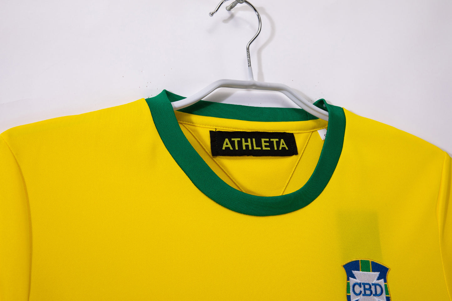 Camiseta Brasil Athleta Retro 1970 – CBD Amarilla/Verde (Cuello redondo)