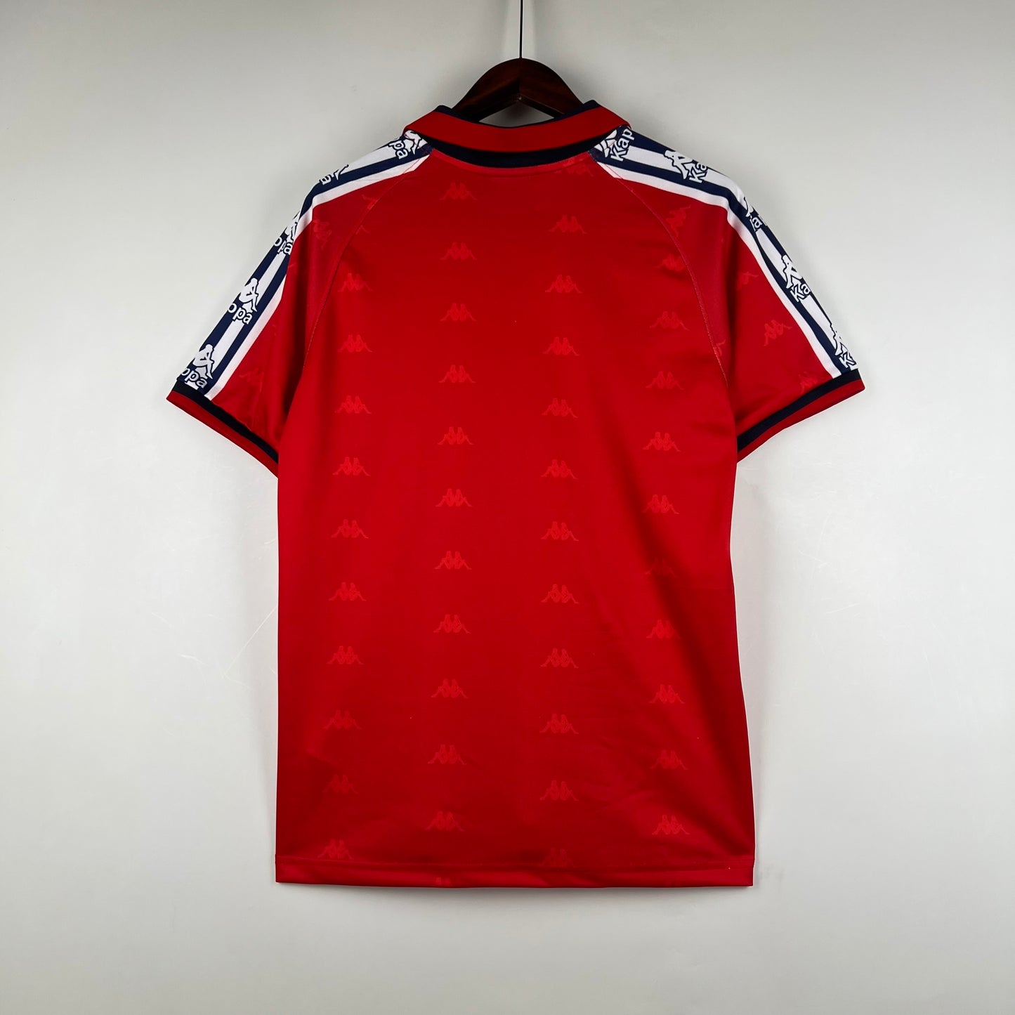 CA Osasuna “CAN” 1995–97 — Camiseta home Kappa roja (cinta Omini)
