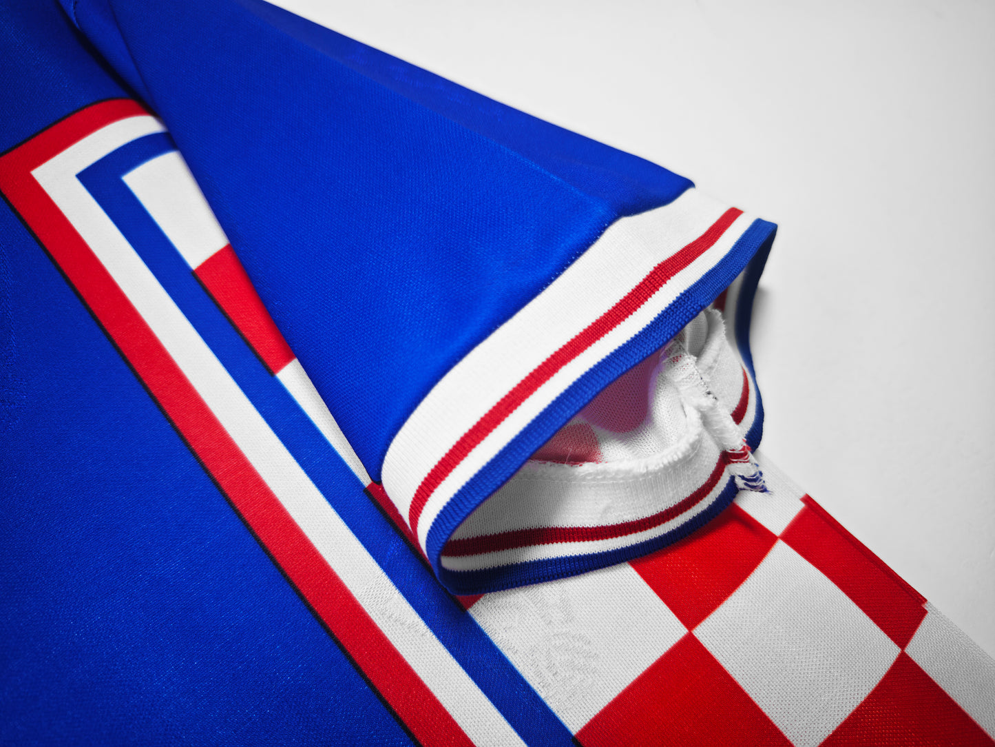 Camiseta Croacia Lotto Away 1998 – Azul con damero lateral (Francia ’98, era Šuker/Boban)