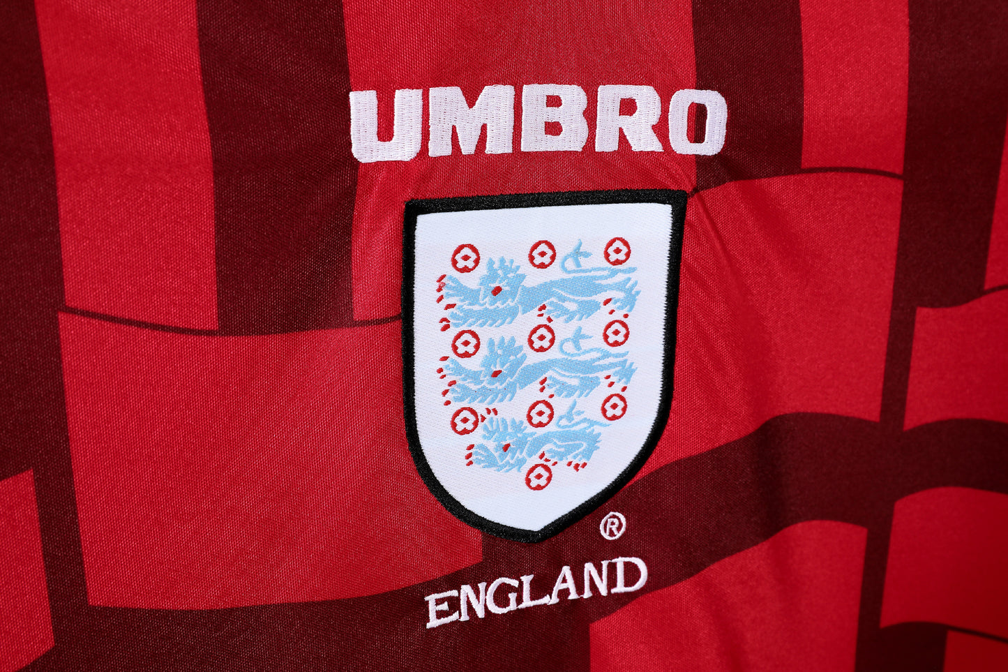 Camiseta Inglaterra Umbro Tercera 1995–1996 – Roja con Cruz de San Jorge