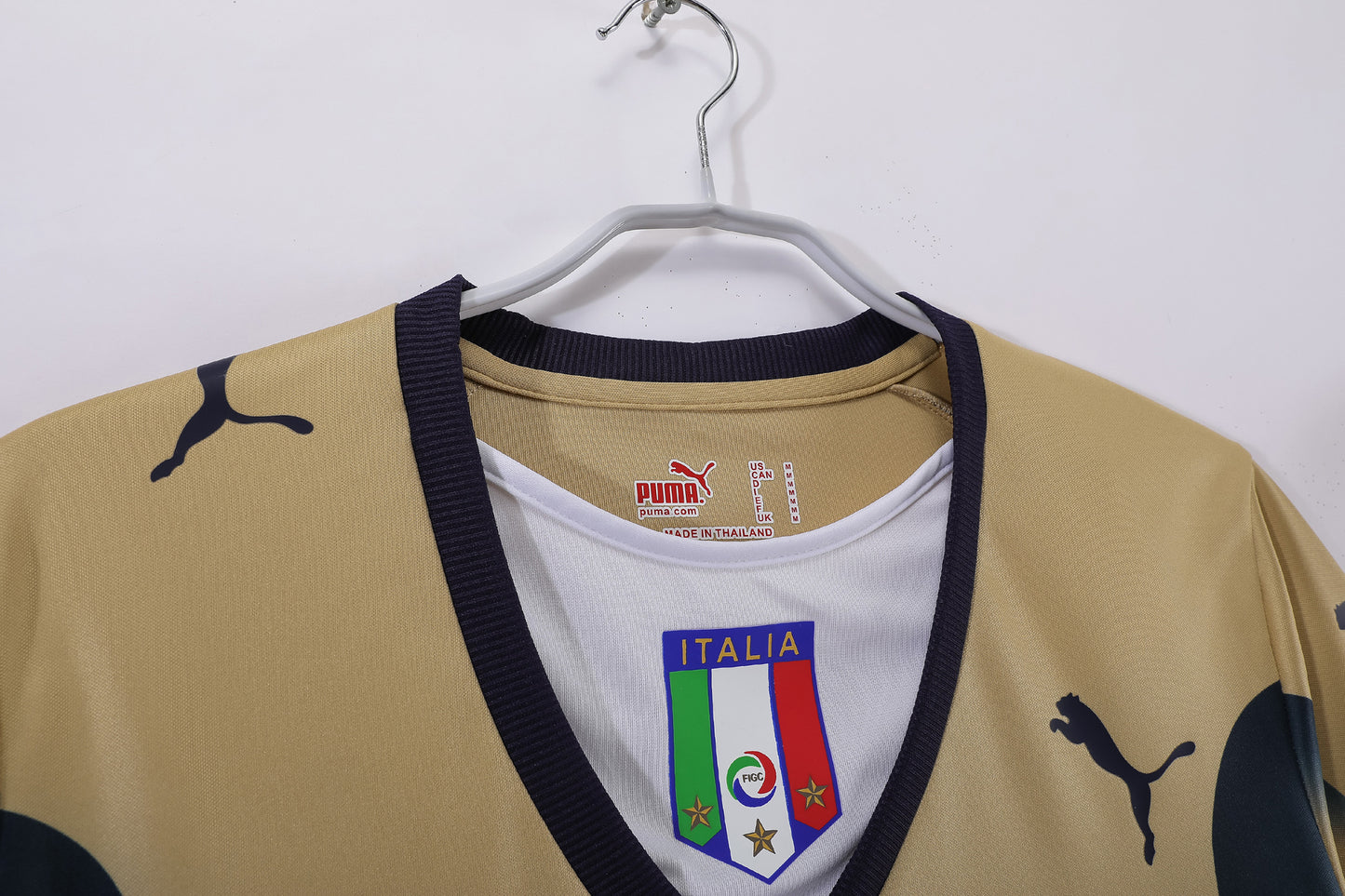 Camiseta Italia Puma Tercera Oro 2006–2007 – Cuello en V – Original