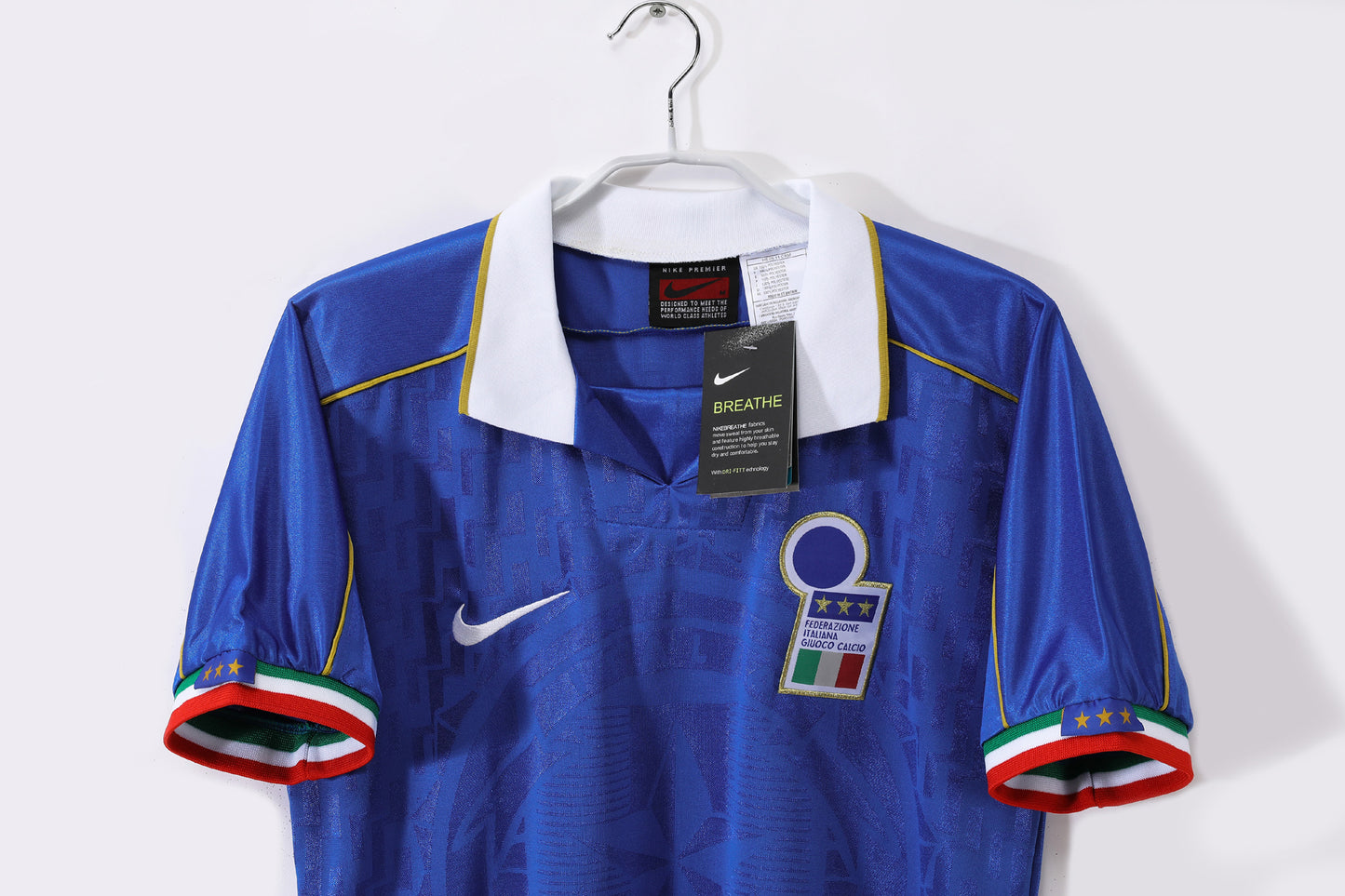 Camiseta Italia Nike Local 1998 Centenario (Francia ’98) – Cuello polo blanco
