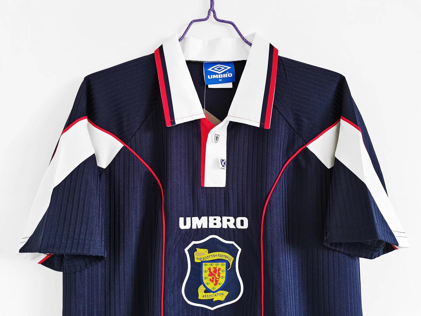 Camiseta Escocia 1999-01 Home Azul Marino – Umbro (play-off vs. Inglaterra, Collins & Hutchison)