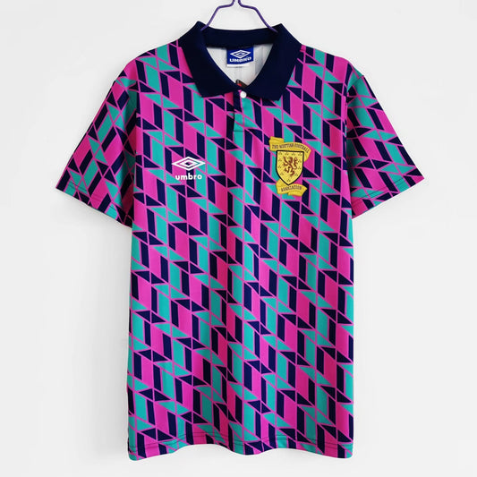 Escocia Umbro — Third 1991-93 | patrón geométrico morado/verde y cuello polo marino