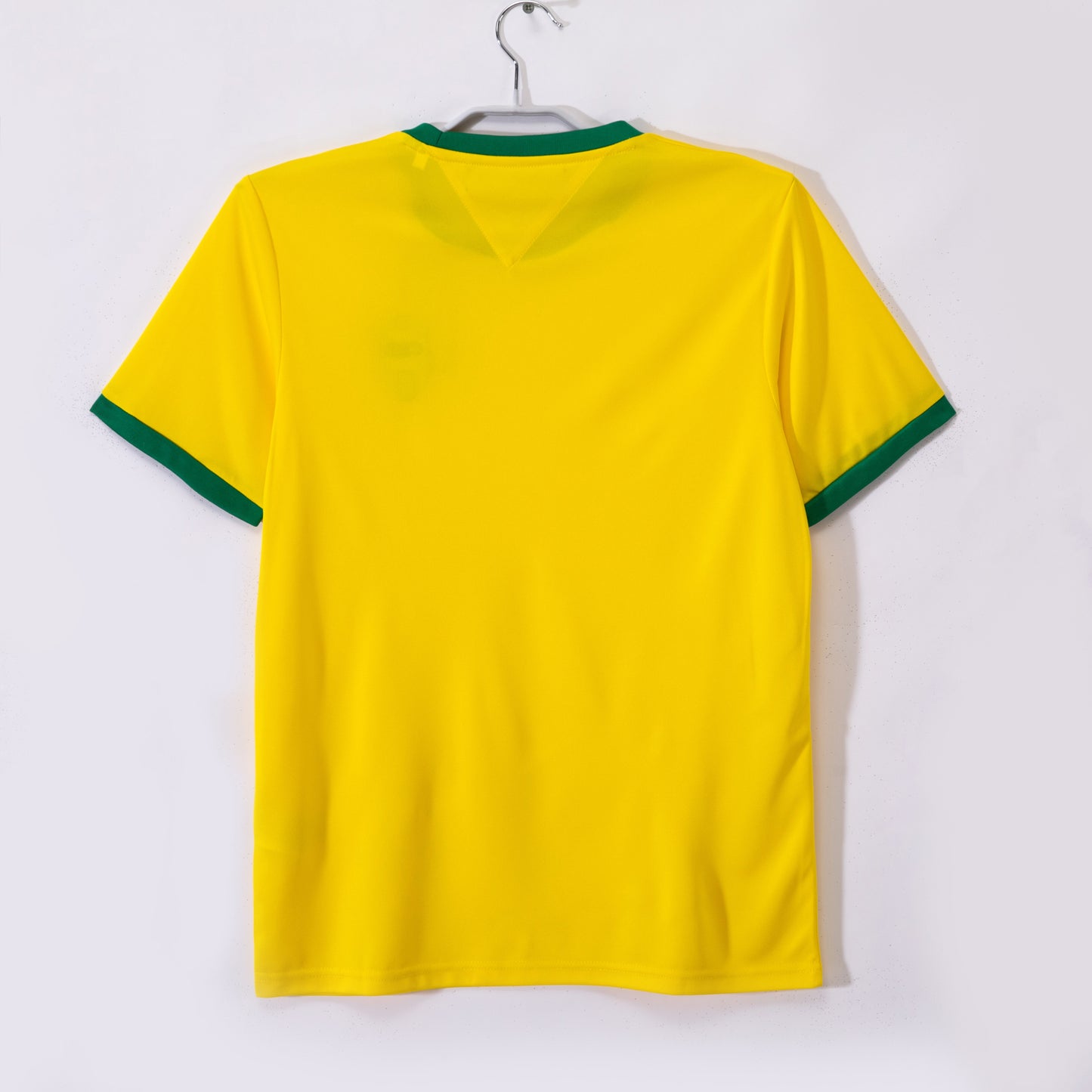 Camiseta Brasil Athleta Retro 1970 – CBD Amarilla/Verde (Cuello redondo)