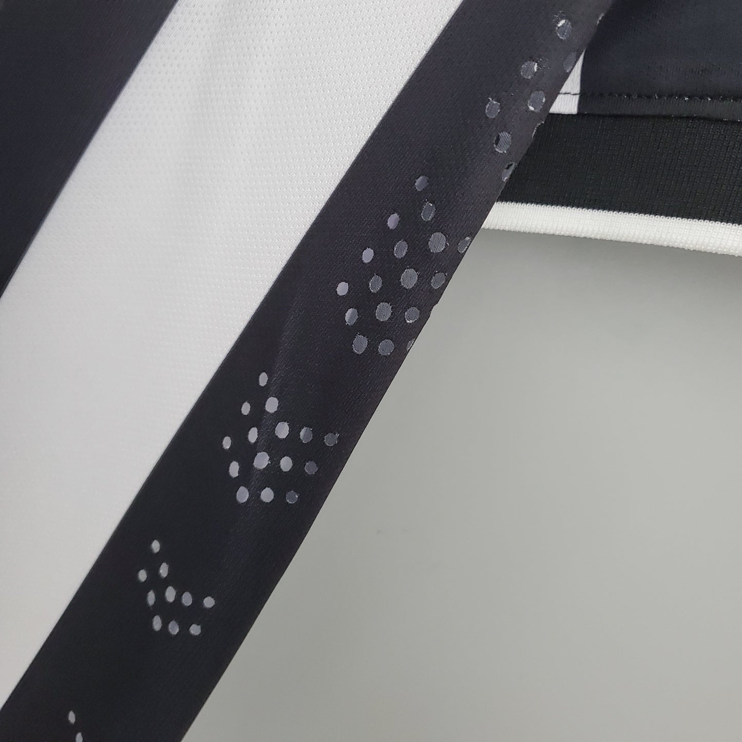 Juventus “Jeep” 2013–14 — Camiseta home Nike a rayas blancas y negras (Scudetto)