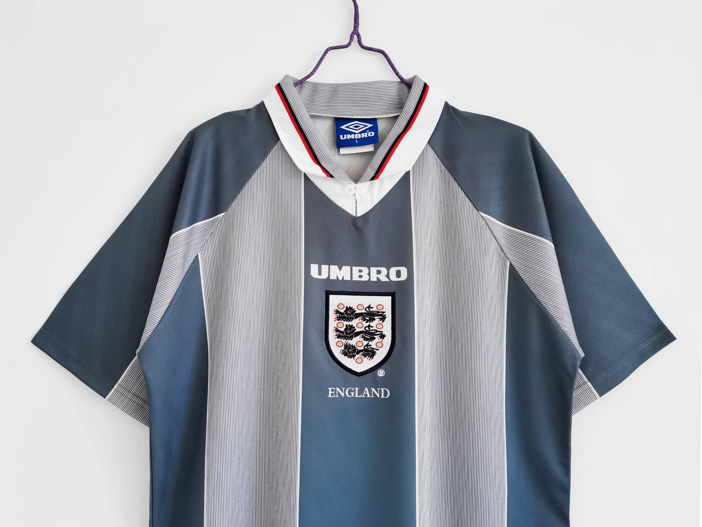 Camiseta Inglaterra 1999–00 Training Gris/Azul – Umbro (Era Euro 2000, Beckham & Owen)