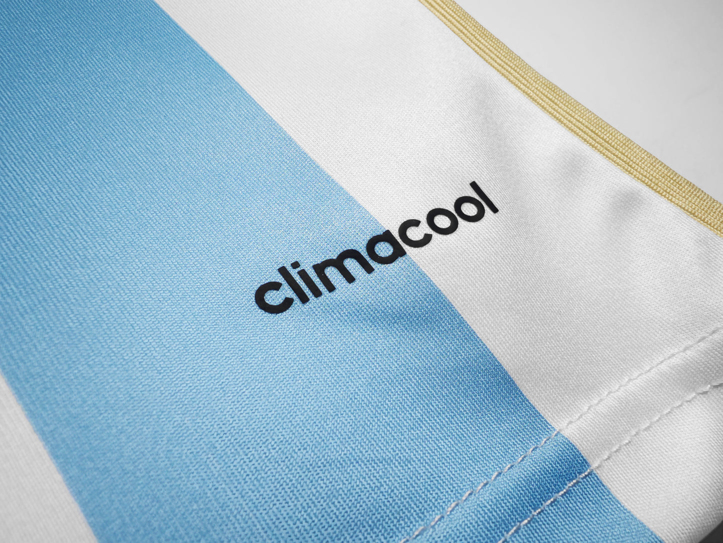 Camiseta Argentina adidas Local 2014/15 (Brasil 2014) – Rayas celeste/blanco con detalles dorados – Climacool
