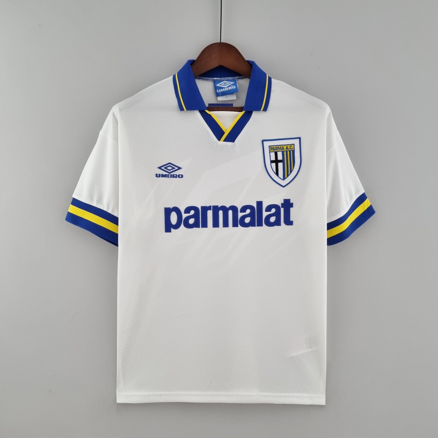 Parma A.C. “Parmalat” 1992–94 — Camiseta away Umbro blanca (cuello azul/amarillo)