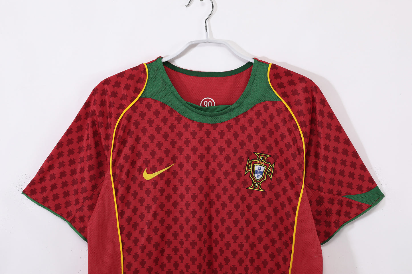 Camiseta Portugal Nike Home 2004–2006 (Total 90) – Roja con cuello verde (Dri-FIT)