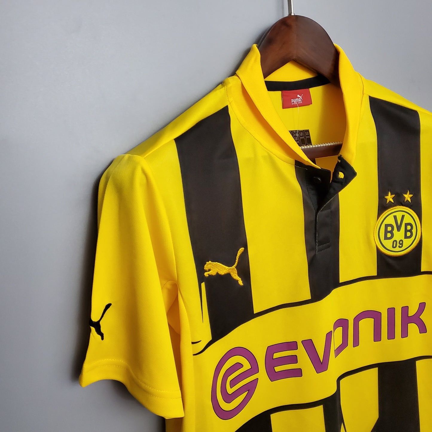 Borussia Dortmund “Evonik” 2016–17 — Camiseta home Puma amarilla/negra (rayas verticales)