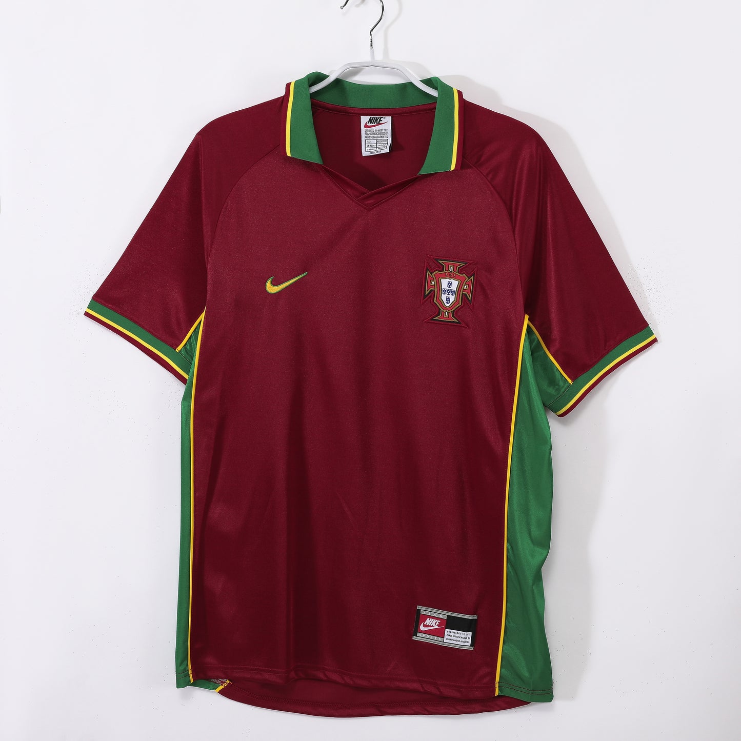 Camiseta Portugal Nike Local 2002–2004 (Mundial 2002) – Granate con cuello verde