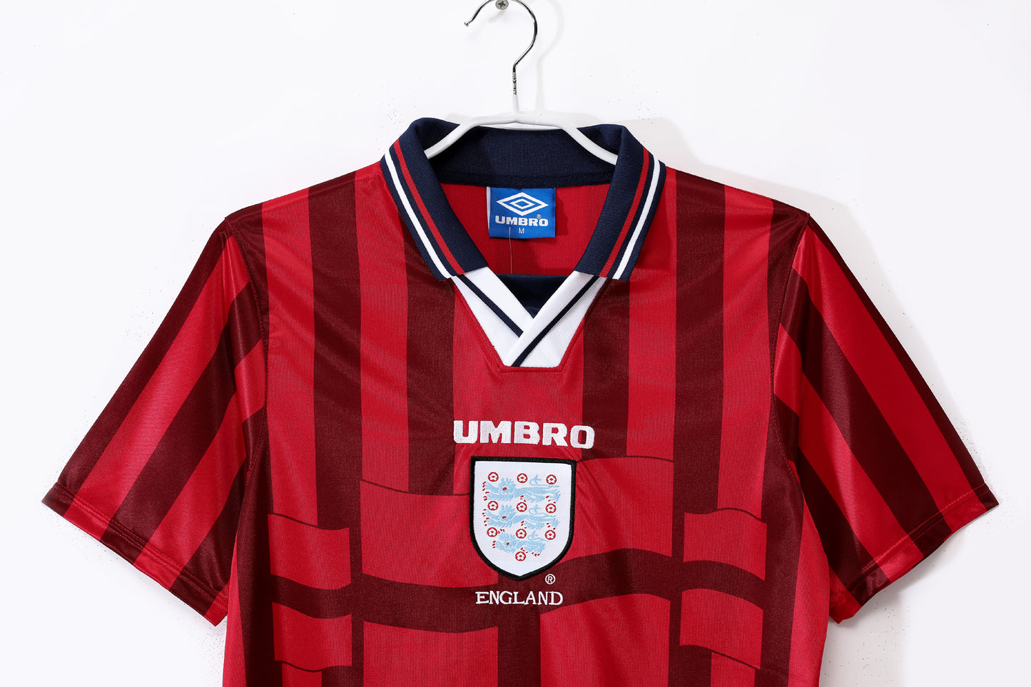 Camiseta Inglaterra Umbro Tercera 1995–1996 – Roja con Cruz de San Jorge