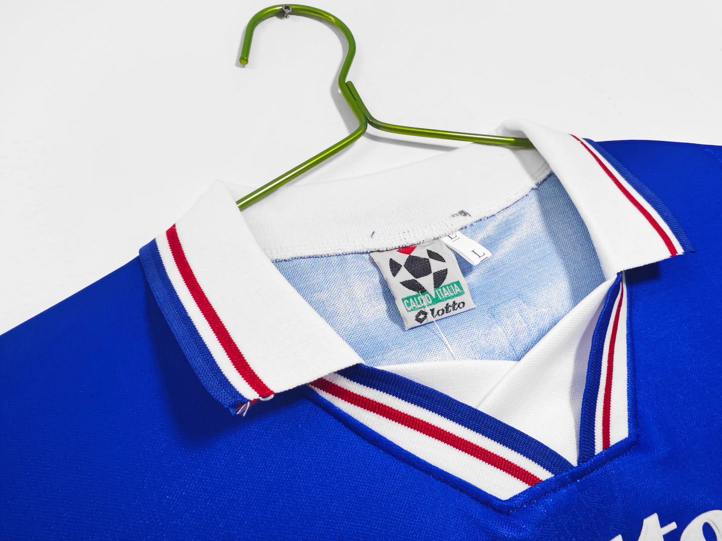 Camiseta Croacia Lotto Away 1998 – Azul con damero lateral (Francia ’98, era Šuker/Boban)