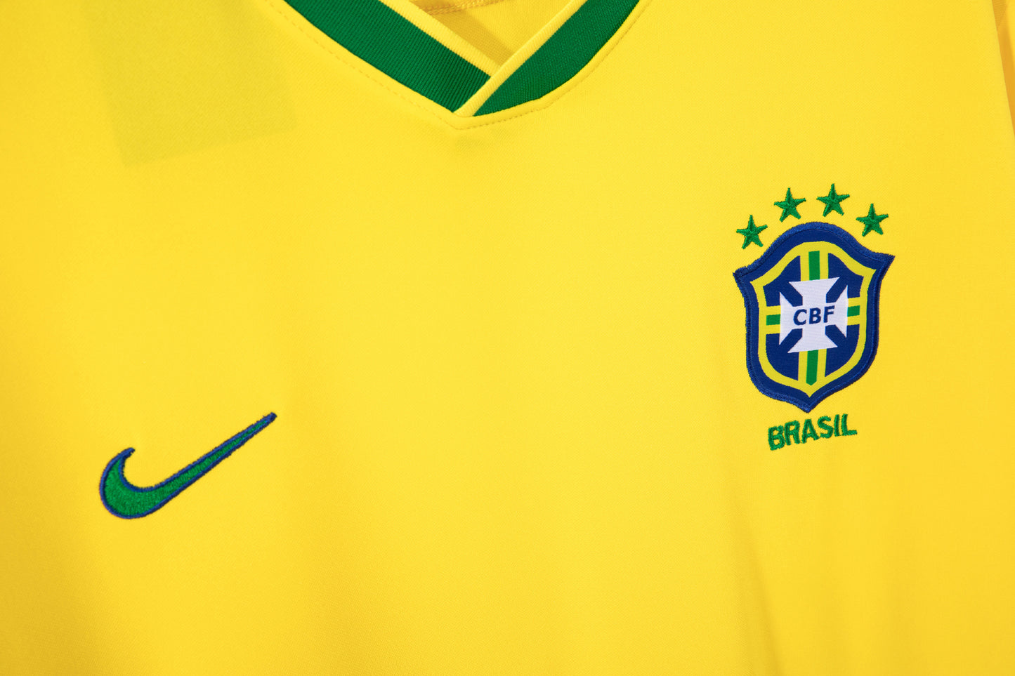 Camiseta Brasil Nike Local 2002–2004 – Amarilla con cuello polo verde (5 estrellas) – NikeFIT