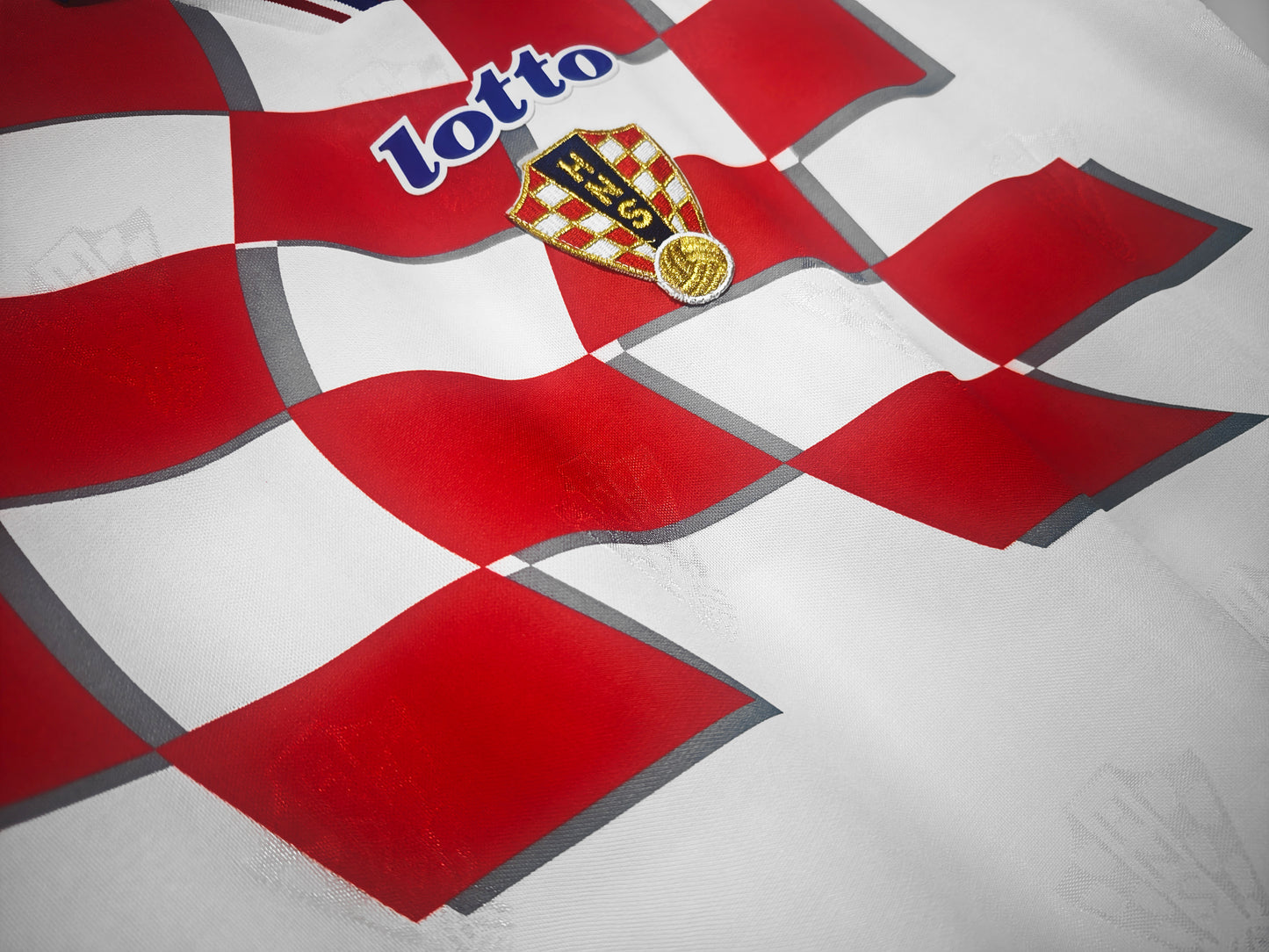 Camiseta Croacia Lotto Home 1998 – Francia ’98, “šahovnica” ondulada (era Šuker/Boban)