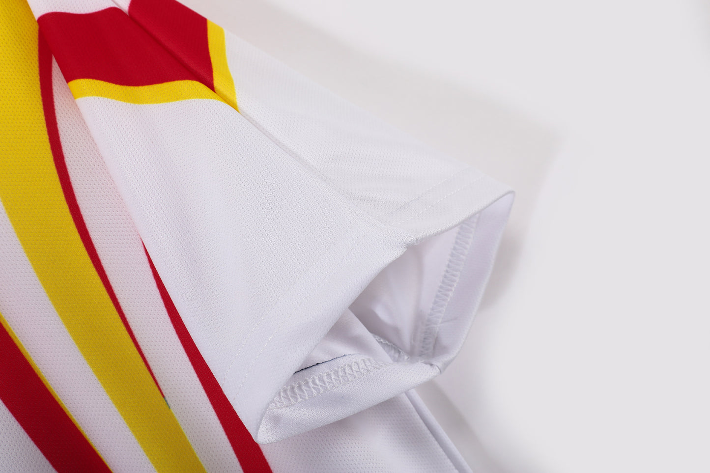 España 1994–96 Away (Blanca con arcos rojo/amarillo) – adidas Equipment