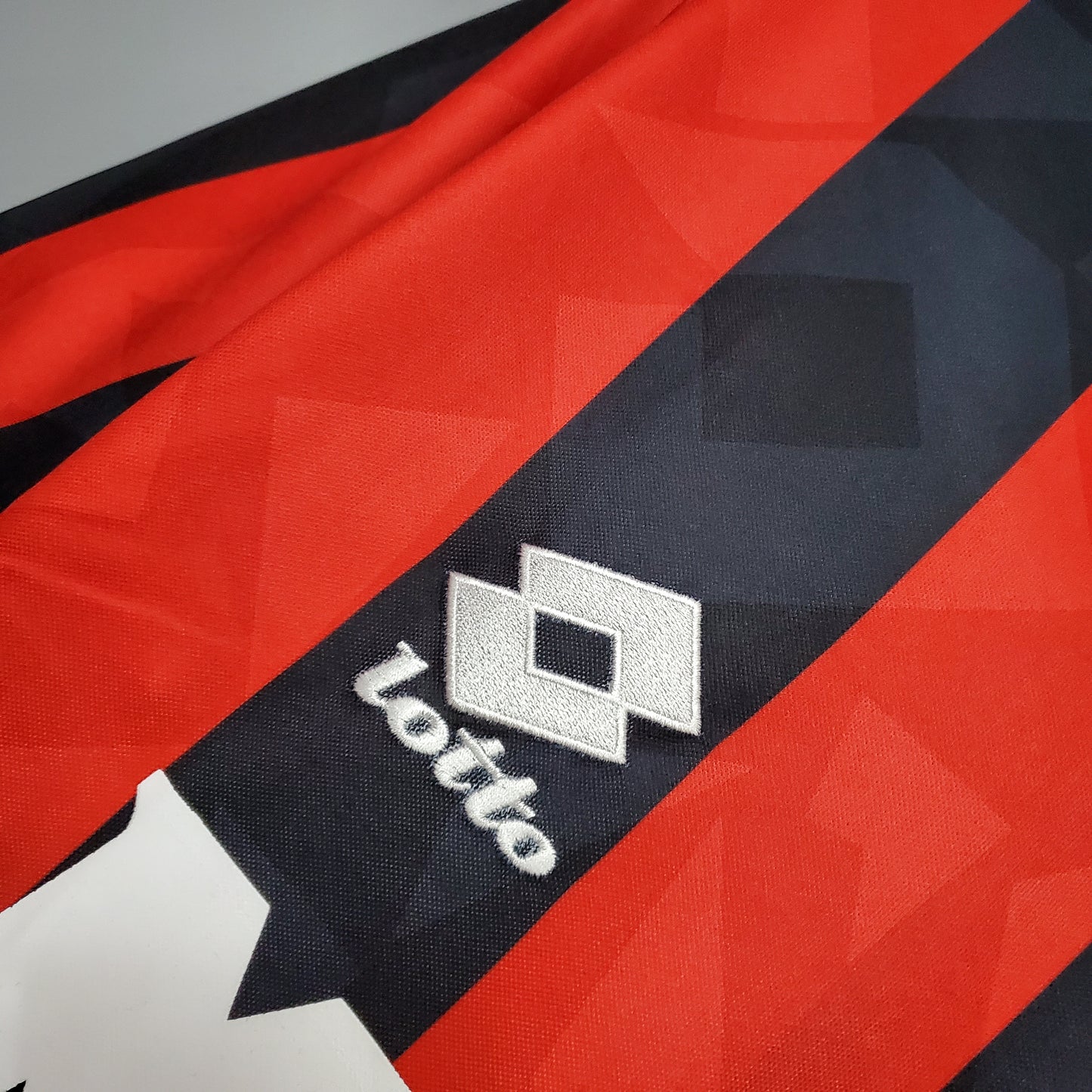 AC Milan “Motta” 1993–94 — Camiseta home Lotto rossonera (parche Scudetto)