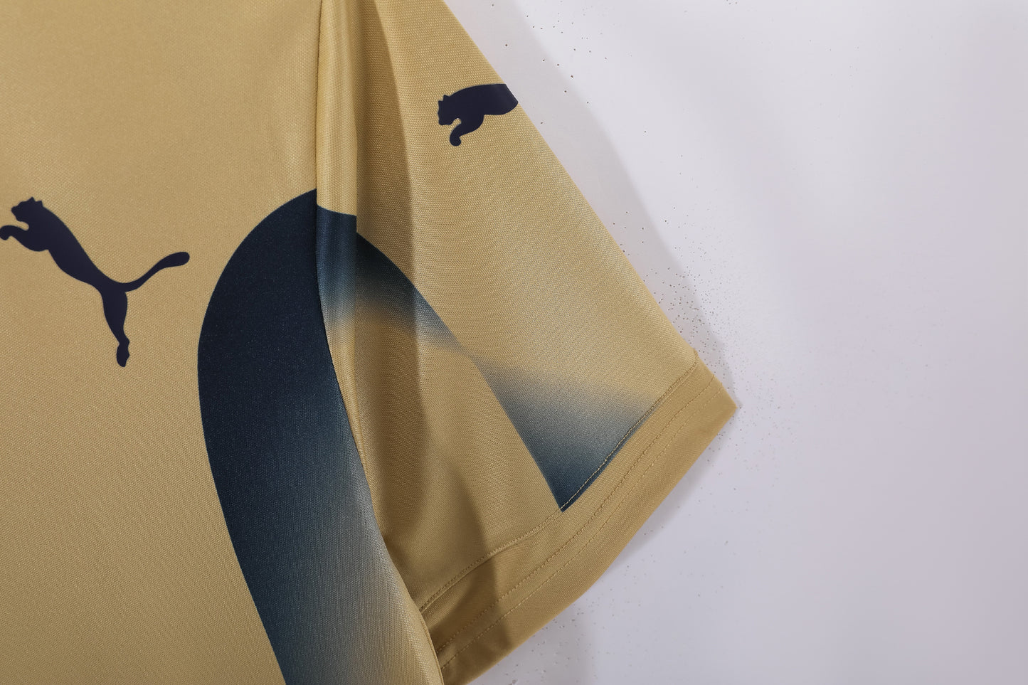 Camiseta Italia Puma Tercera Oro 2006–2007 – Cuello en V – Original