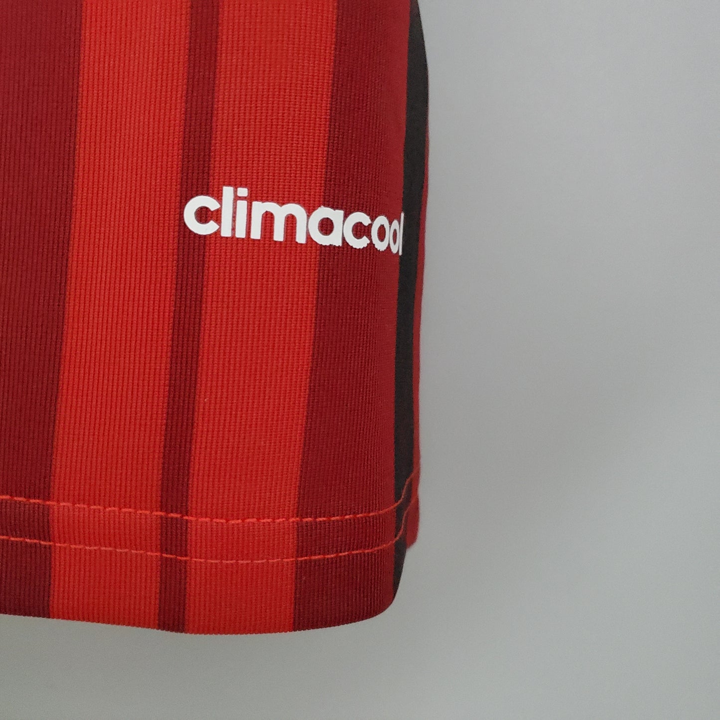 AC Milan Home 2014/15 “Fly Emirates” – adidas (Cruz de Milán)