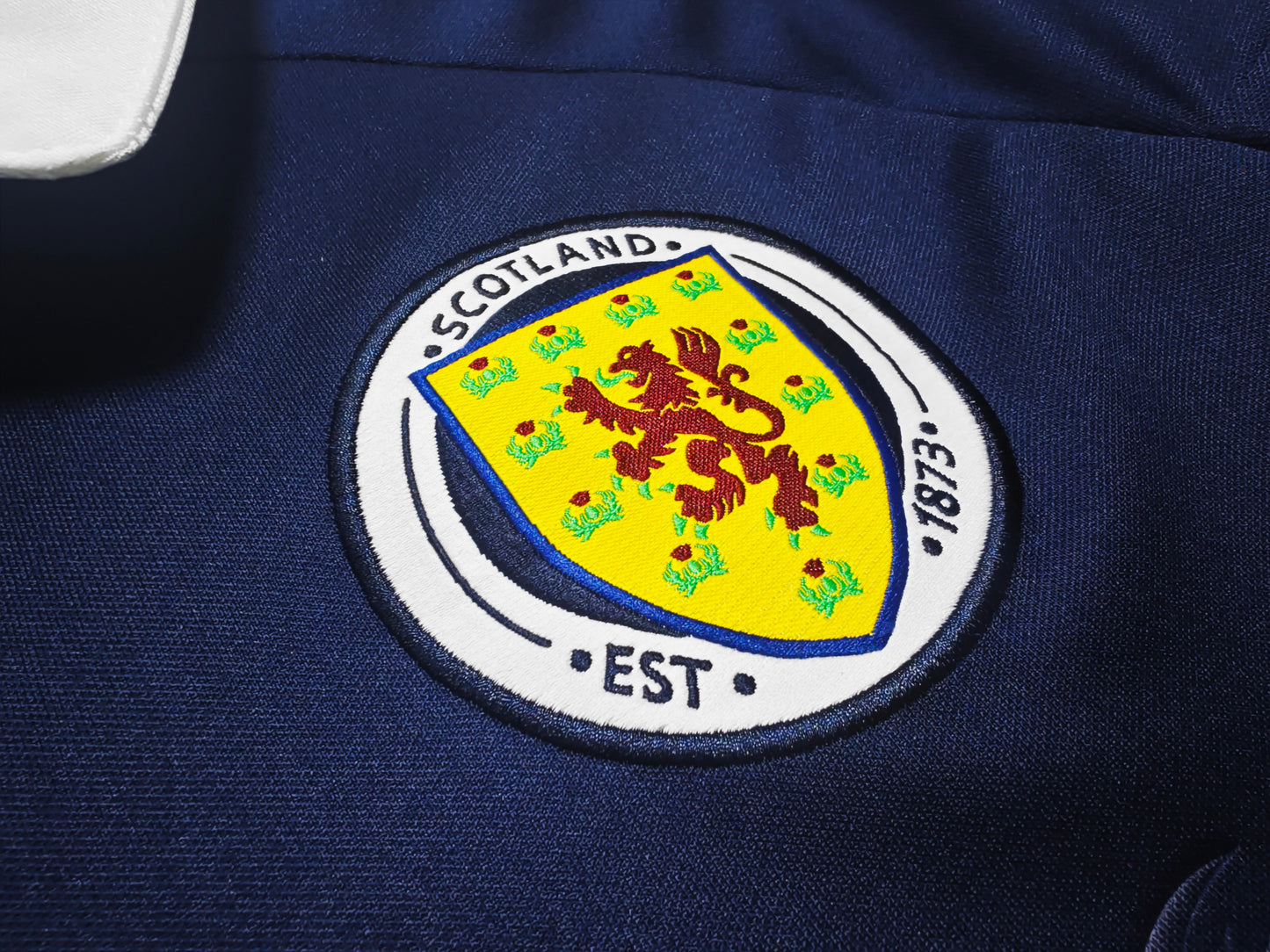 Camiseta Escocia adidas Local 2009–2011 – Azul marino con cuello blanco y “St. Andrew’s Cross” (Climacool)