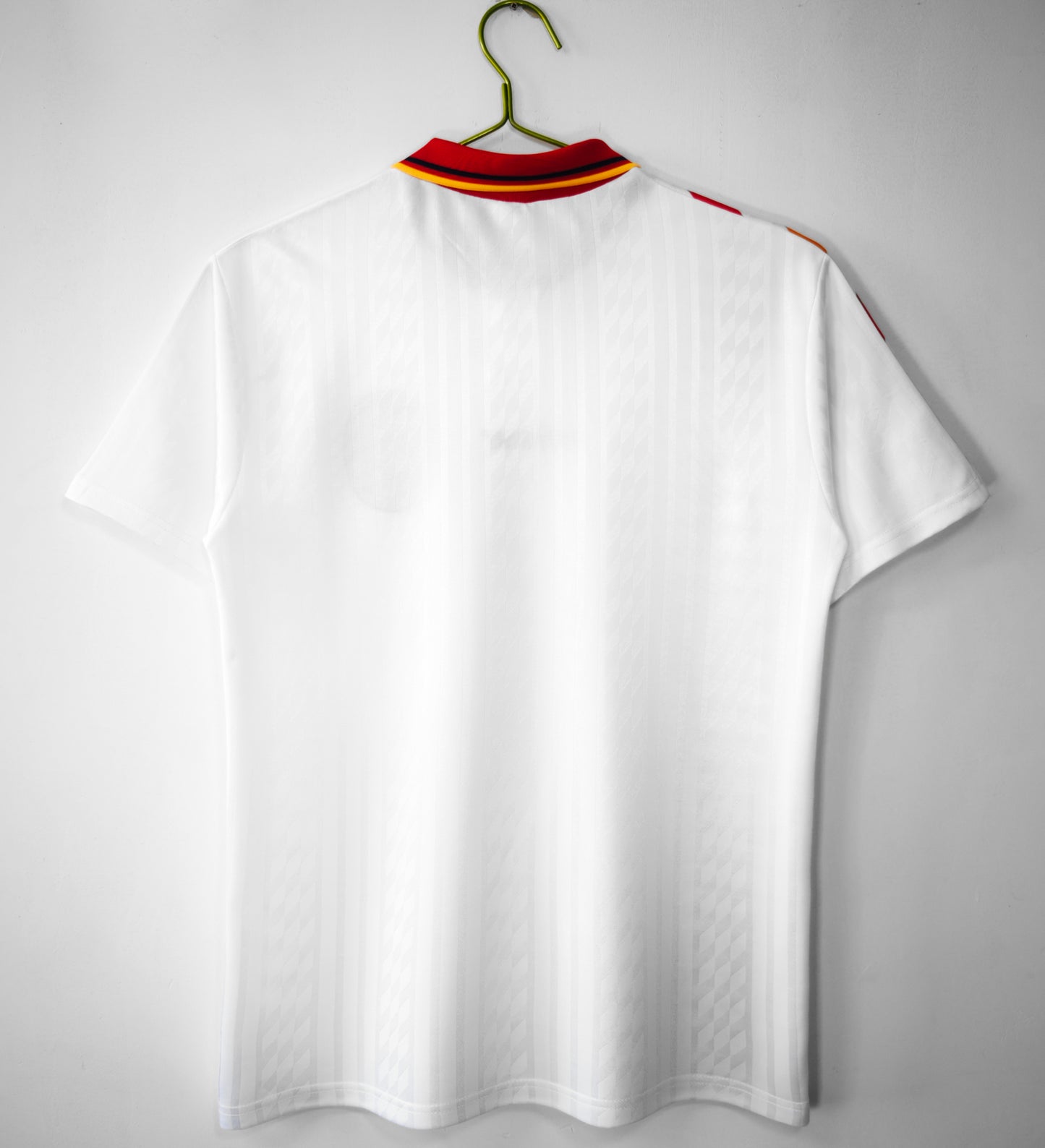 Camiseta España adidas Visitante 1992–1994 – Blanca con franja de triángulos roja/amarilla