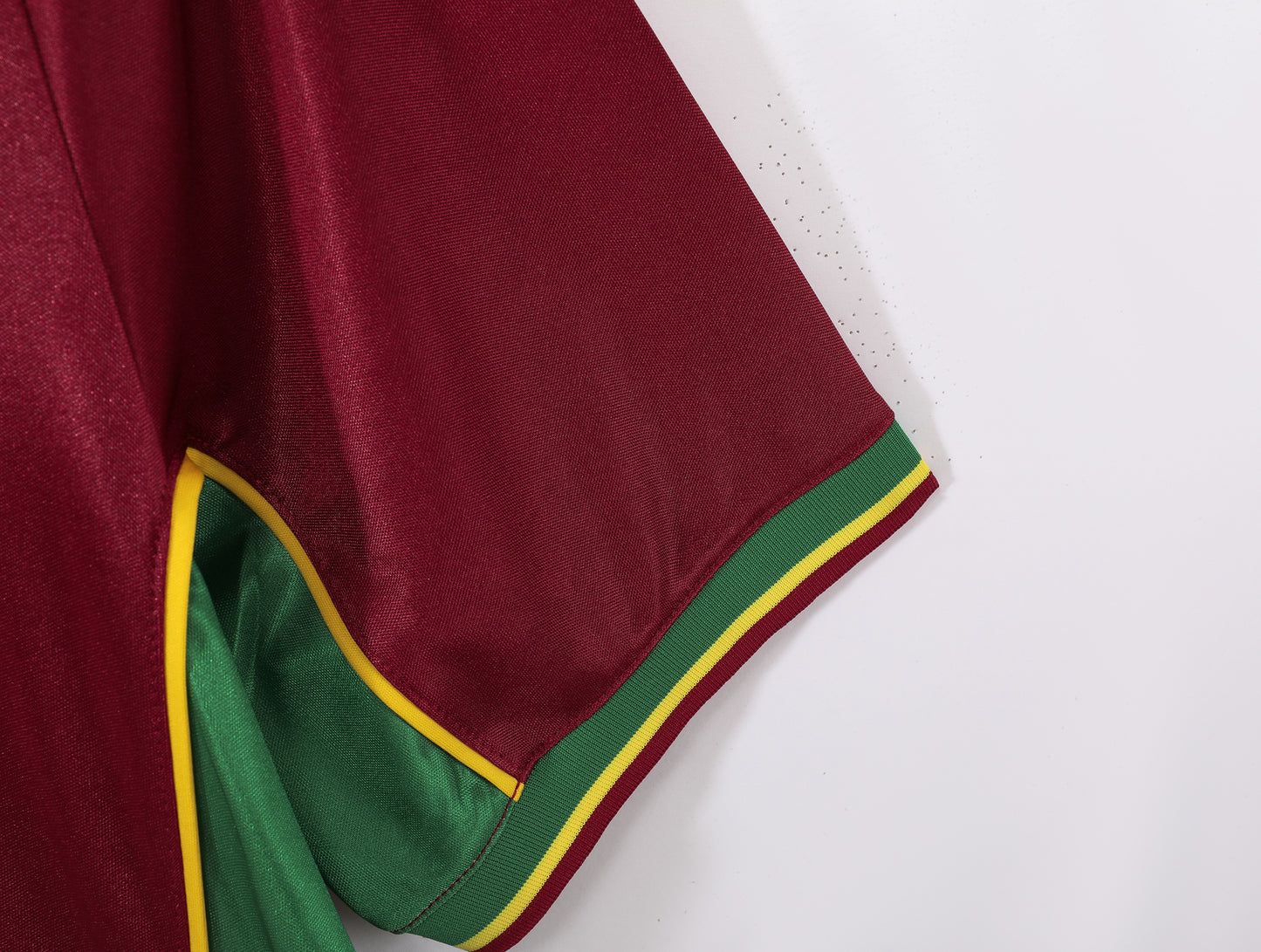Camiseta Portugal Nike Local 2002–2004 (Mundial 2002) – Granate con cuello verde