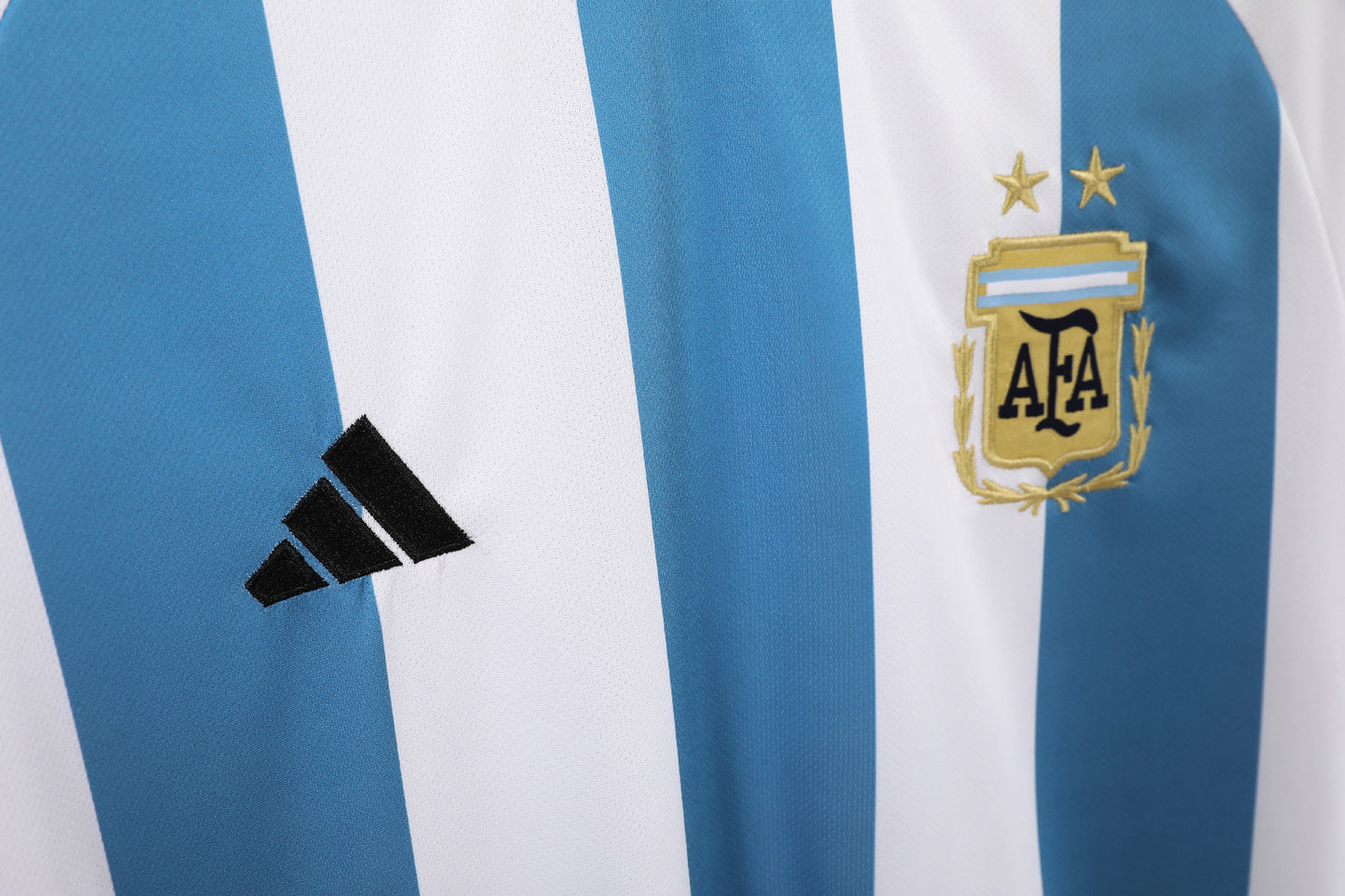 Camiseta Argentina adidas Local 2022 (Qatar) – Rayas Celeste/Blanco, 2 estrellas – AEROREADY
