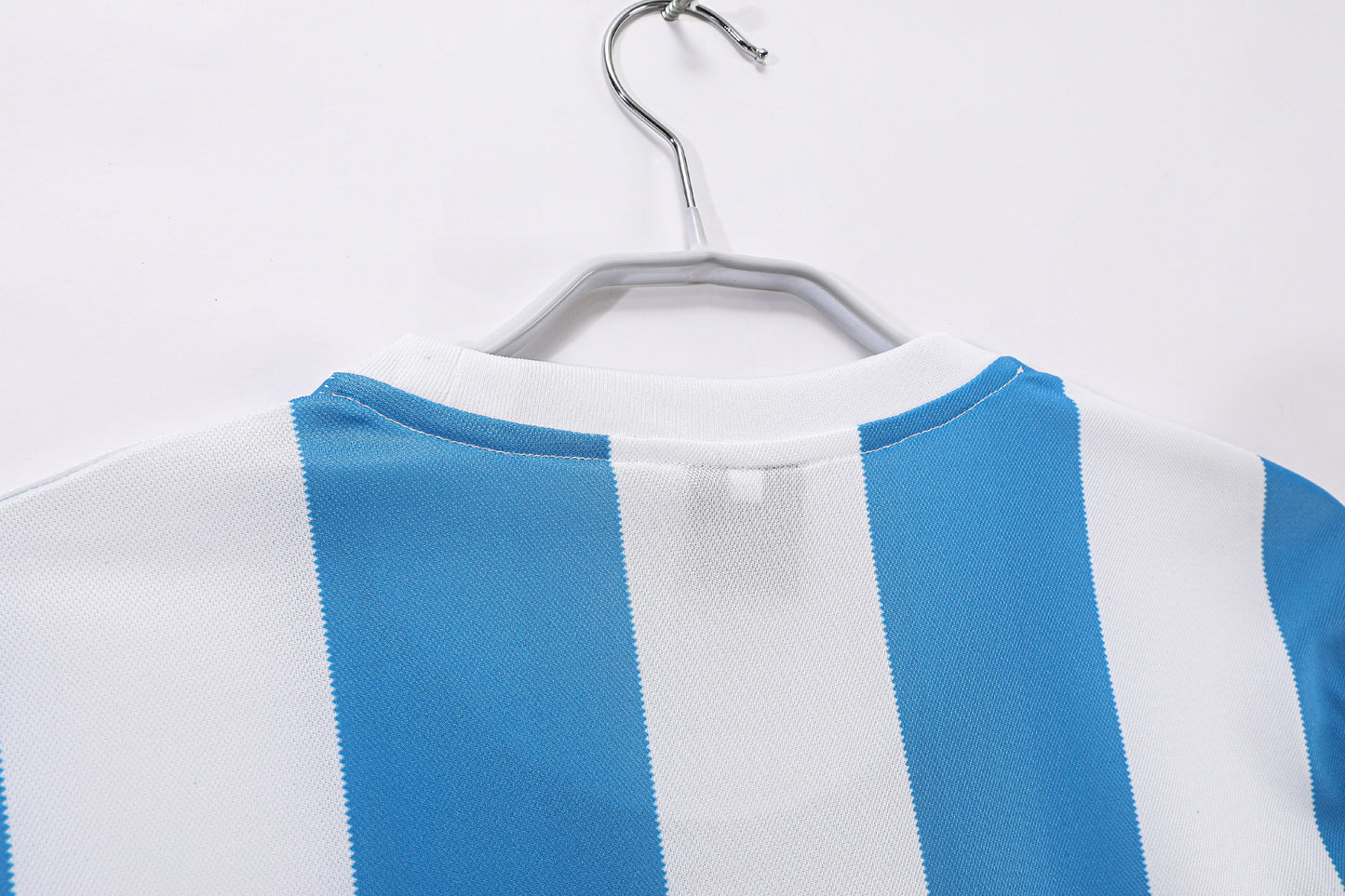Camiseta Argentina Le Coq Sportif Local 1985–1987 (estilo Mundial 1986) – Rayas Celeste/Blanco