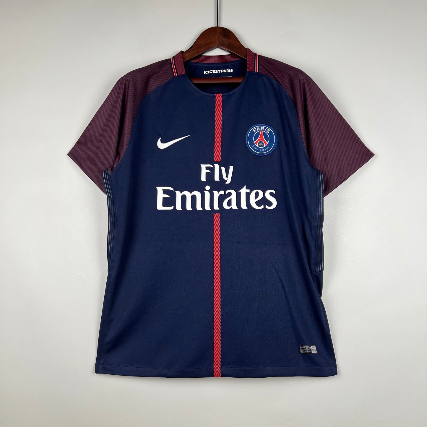 PSG “Fly Emirates” 2016–17 — Camiseta home Nike azul marino (mangas burdeos)