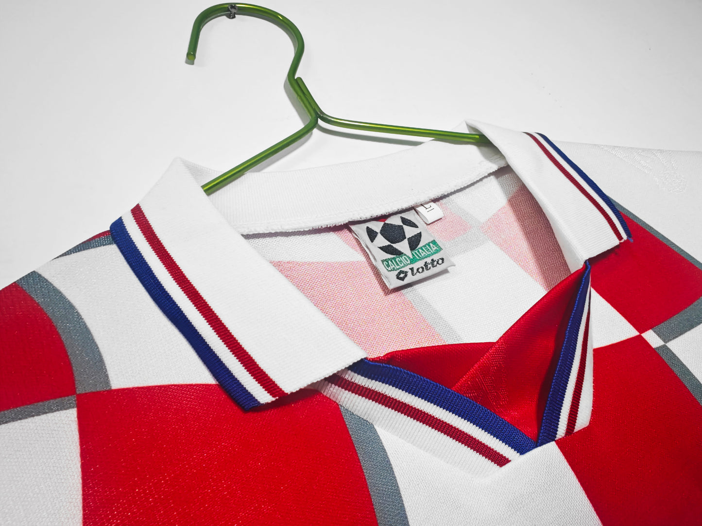 Camiseta Croacia Lotto Home 1998 – Francia ’98, “šahovnica” ondulada (era Šuker/Boban)