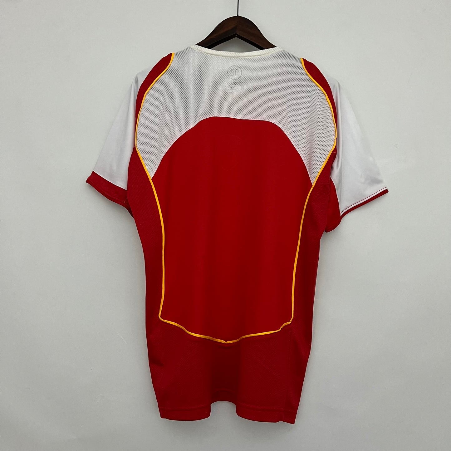 Arsenal “O2” 2004–05 — Camiseta home Nike roja (mangas blancas)
