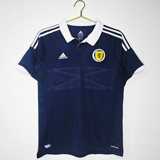 Camiseta Escocia adidas Local 2009–2011 – Azul marino con cuello blanco y “St. Andrew’s Cross” (Climacool)