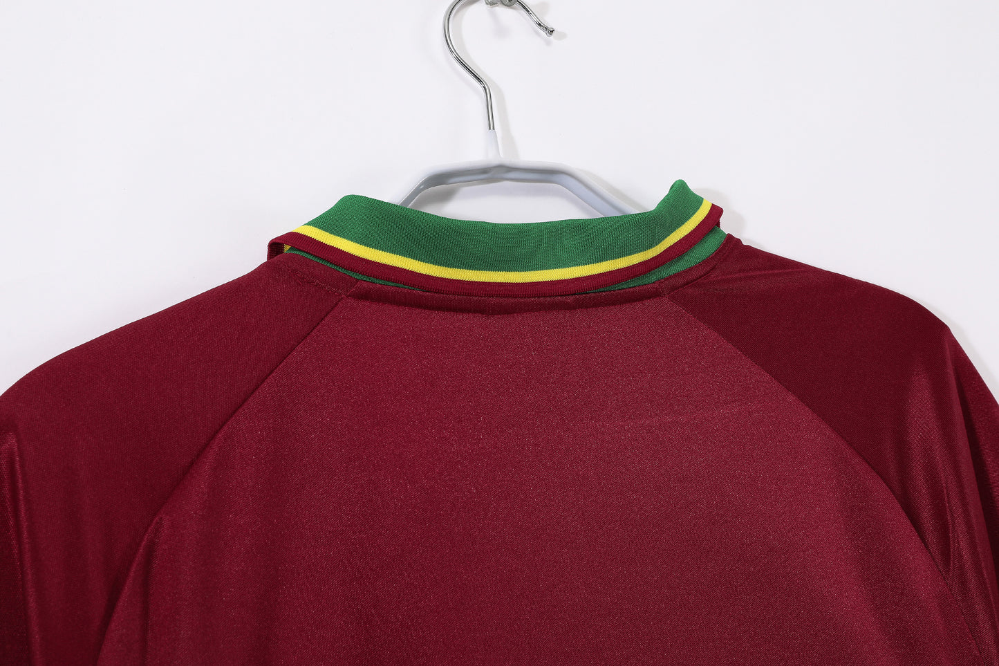 Camiseta Portugal Nike Local 2002–2004 (Mundial 2002) – Granate con cuello verde