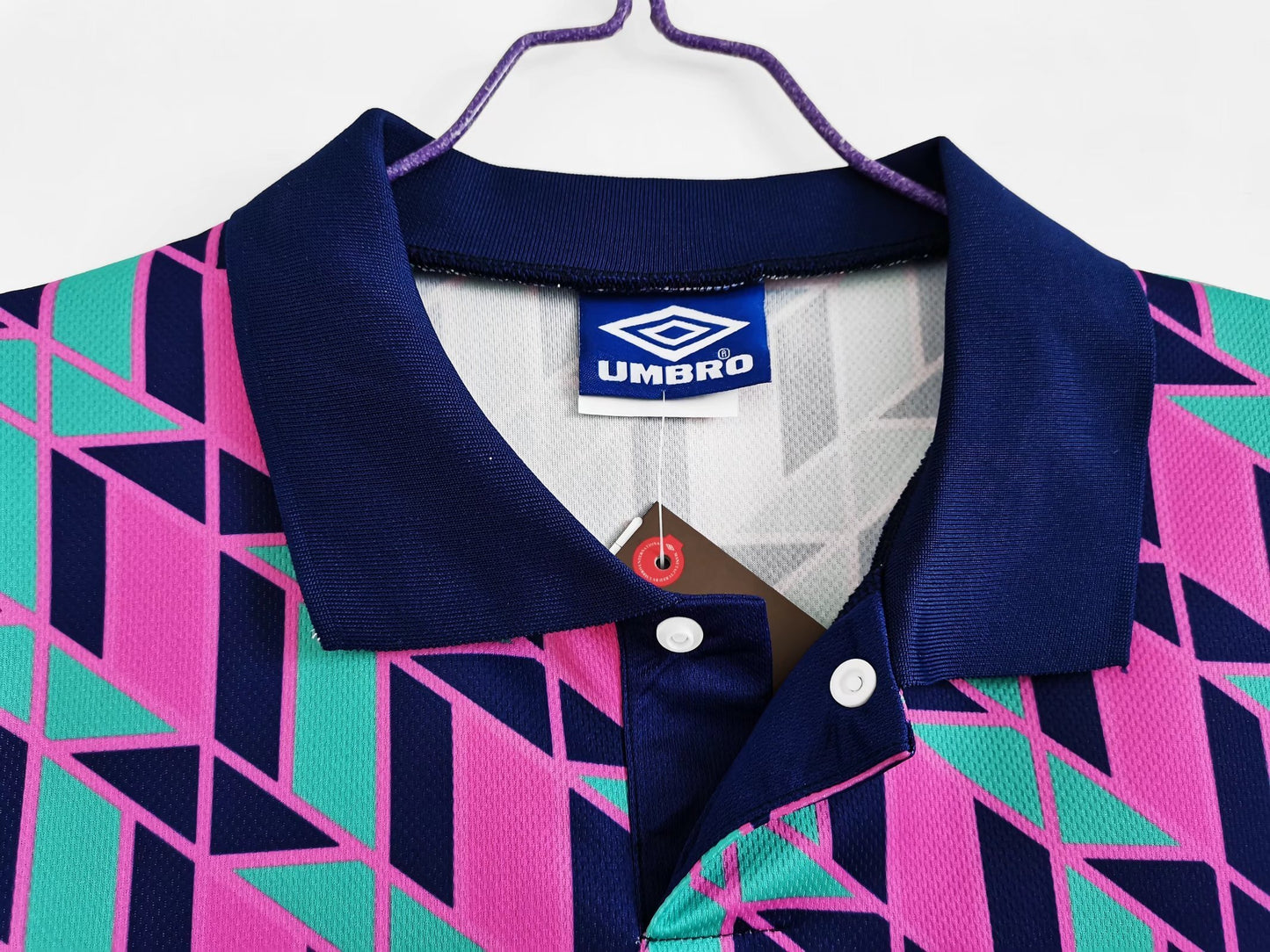 Escocia Umbro — Third 1991-93 | patrón geométrico morado/verde y cuello polo marino