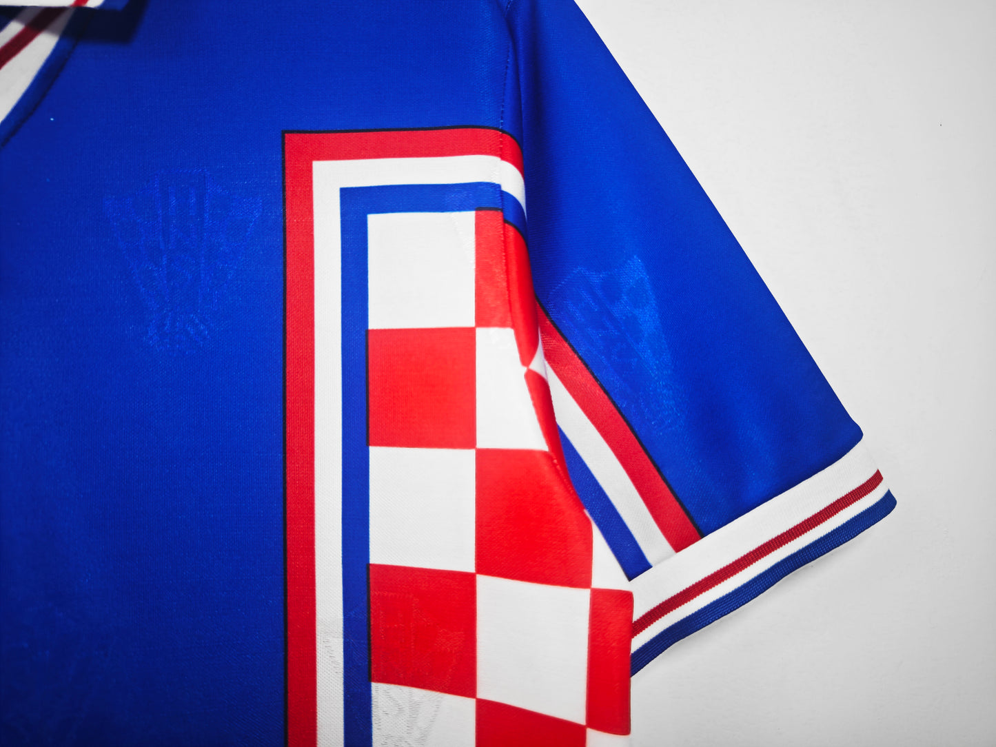Camiseta Croacia Lotto Away 1998 – Azul con damero lateral (Francia ’98, era Šuker/Boban)
