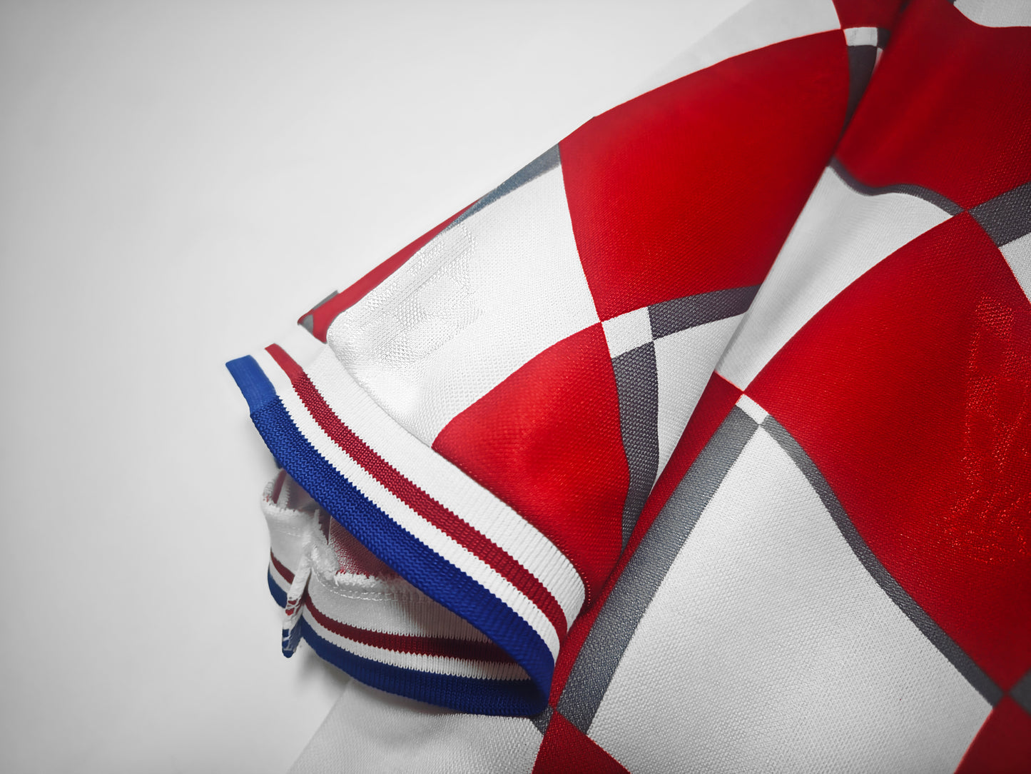 Camiseta Croacia Lotto Home 1998 – Francia ’98, “šahovnica” ondulada (era Šuker/Boban)
