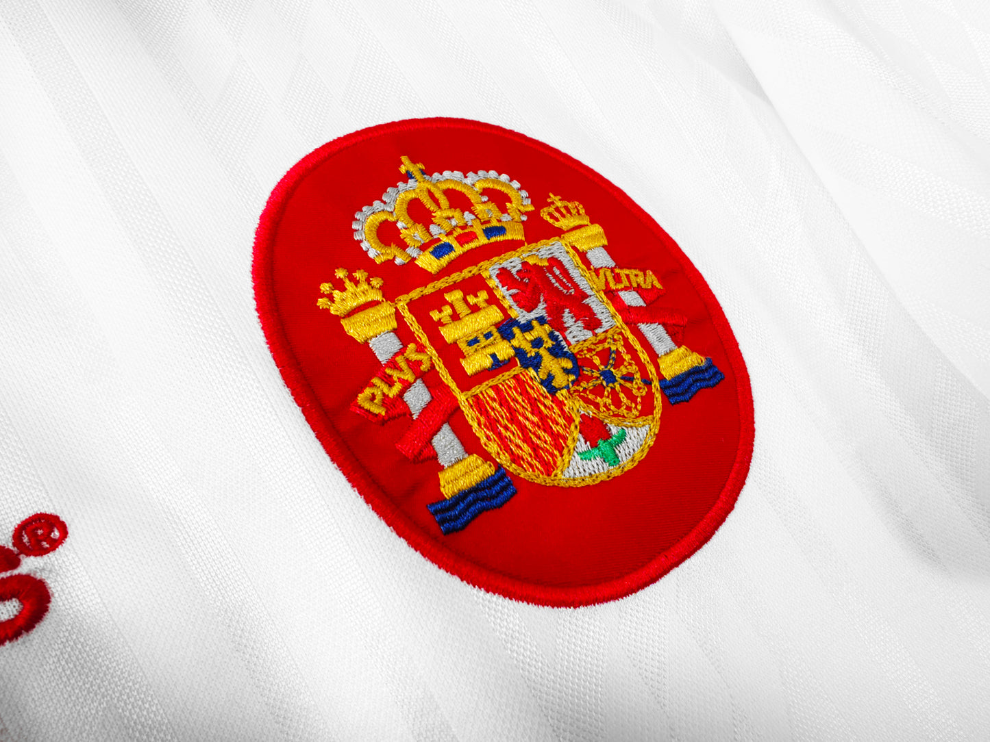 Camiseta España adidas Visitante 1992–1994 – Blanca con franja de triángulos roja/amarilla